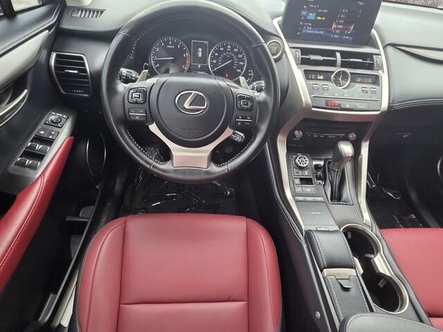 Lexus NX 300  2021