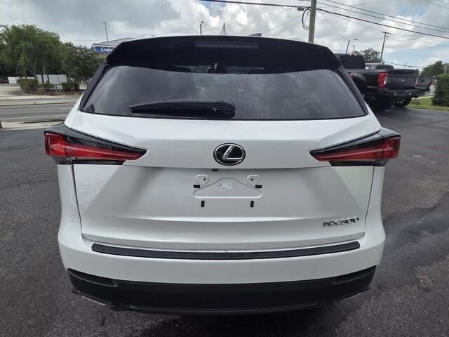 Lexus NX 300  2021