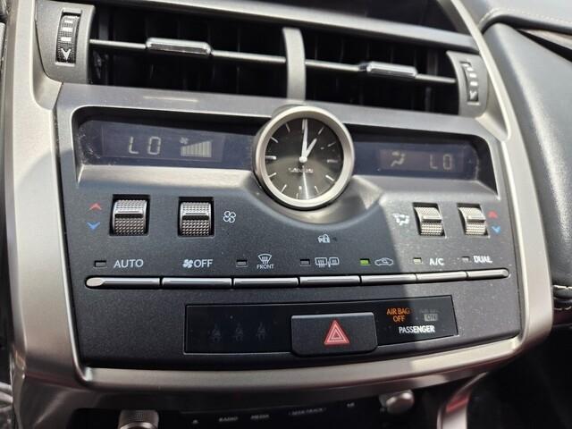 Lexus NX 300  2021