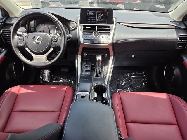 Lexus NX 300  2021