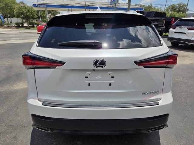 Lexus NX 300  2021