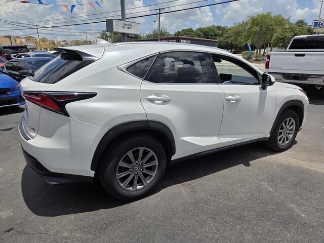 Lexus NX 300  2021
