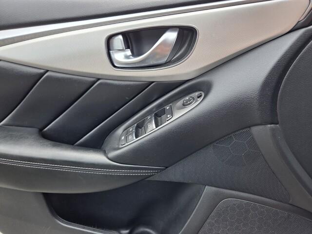 Infiniti Q50  2021