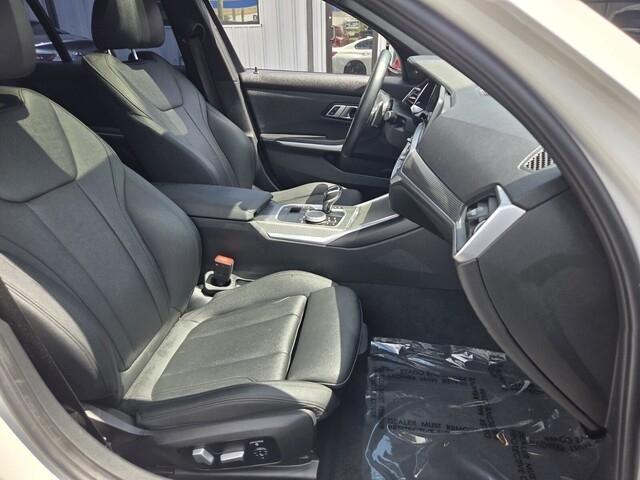 BMW 3-Series  2021