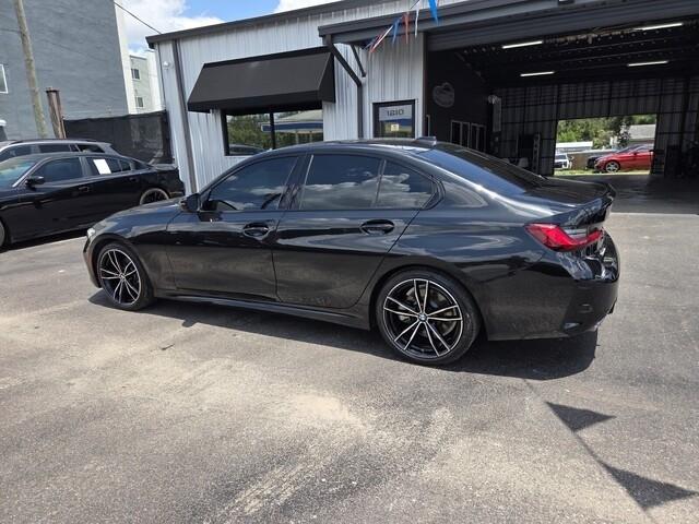 BMW 3-Series  2023
