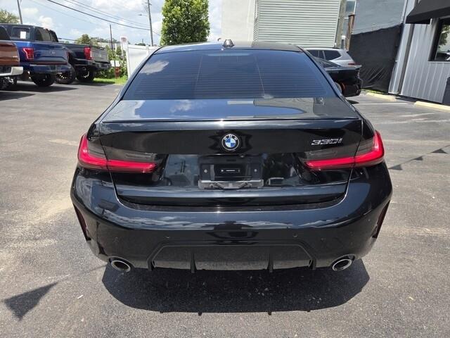BMW 3-Series  2023