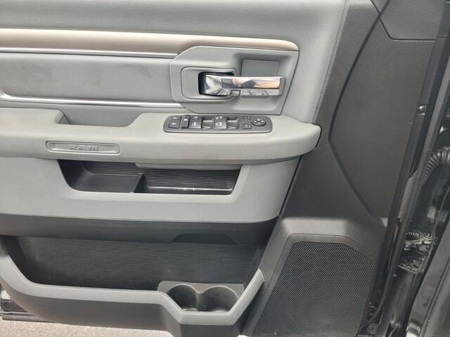 RAM 1500 Classic Tradesman Crew Cab SWB 2WD 2019