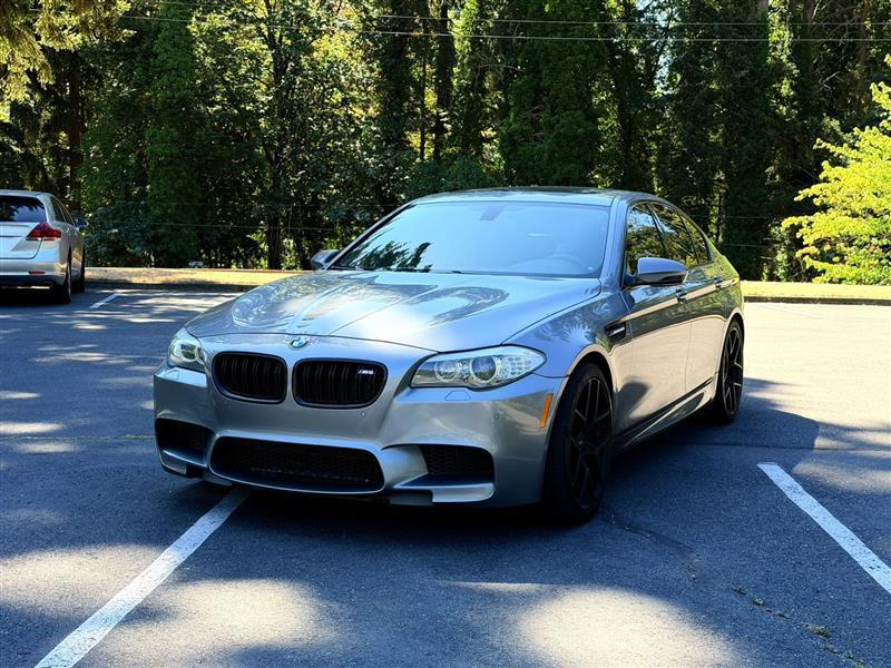BMW M5 Sedan 2013