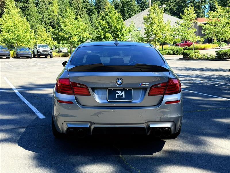 BMW M5 Sedan 2013