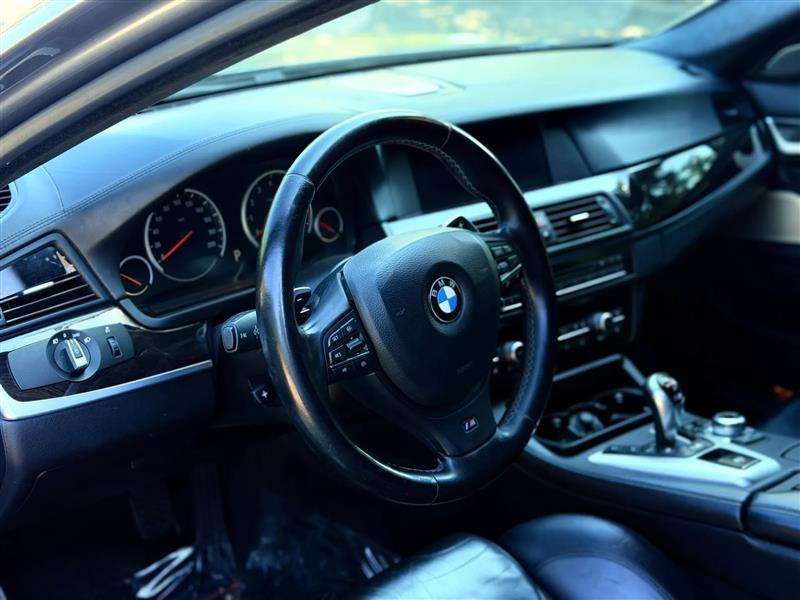 BMW M5 Sedan 2013