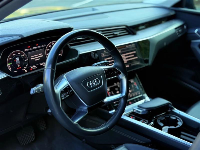 Audi E-Tron Premium Plus quattro 2021 Audi E-Tron Premium Plus quattro 2021