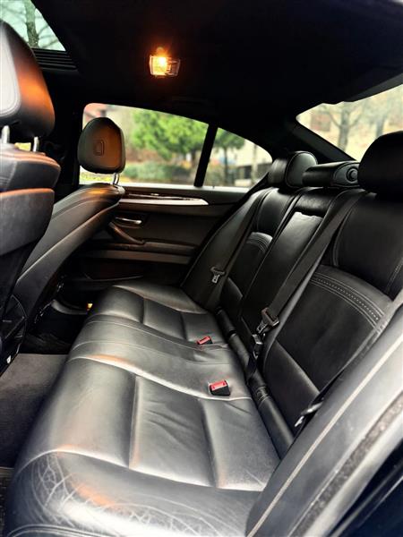 BMW 5-Series 528i 2016