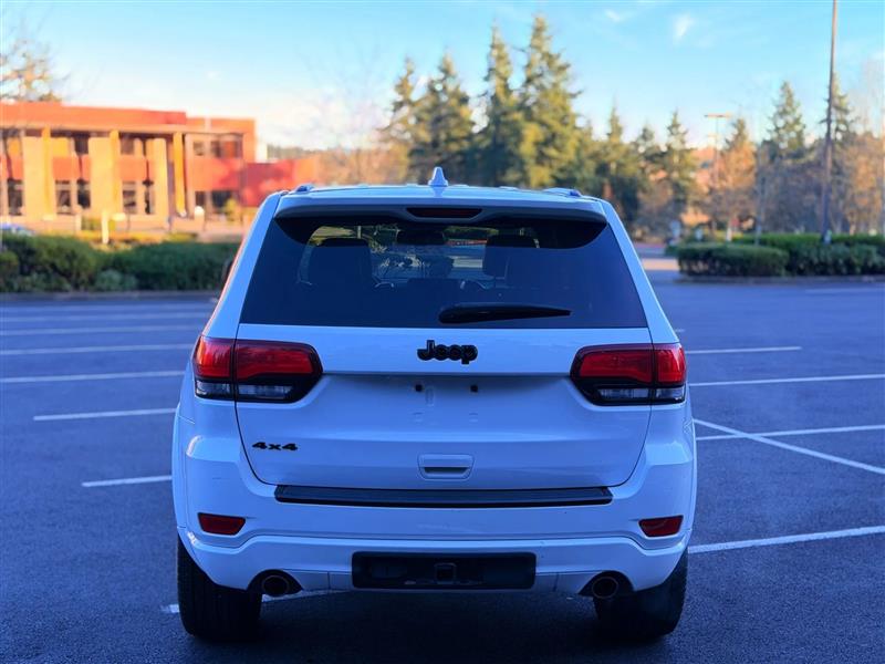 Jeep Grand Cherokee Laredo 4WD 2015