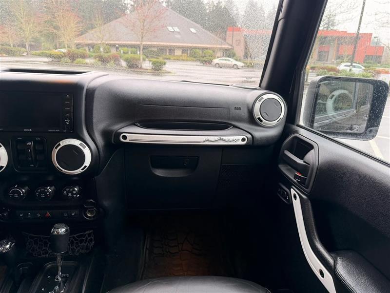 Jeep Wrangler Unlimited Sahara 4WD 2015