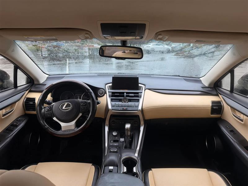 Lexus NX 200t FWD 2017