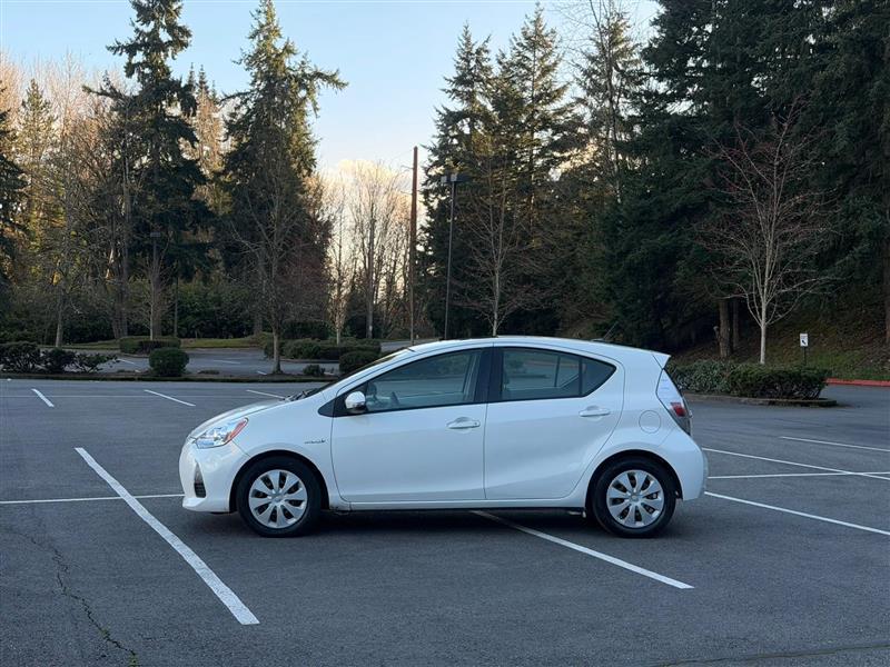 Toyota Prius c Three 2013