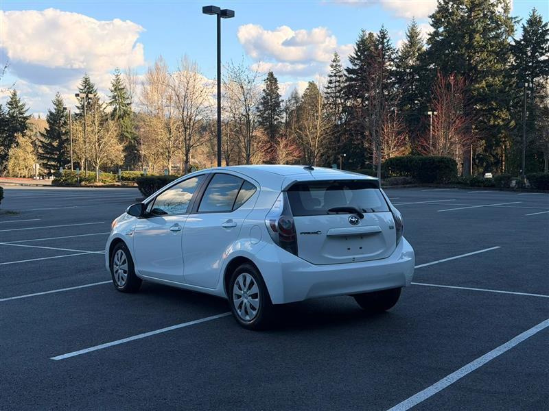 Toyota Prius c Three 2013