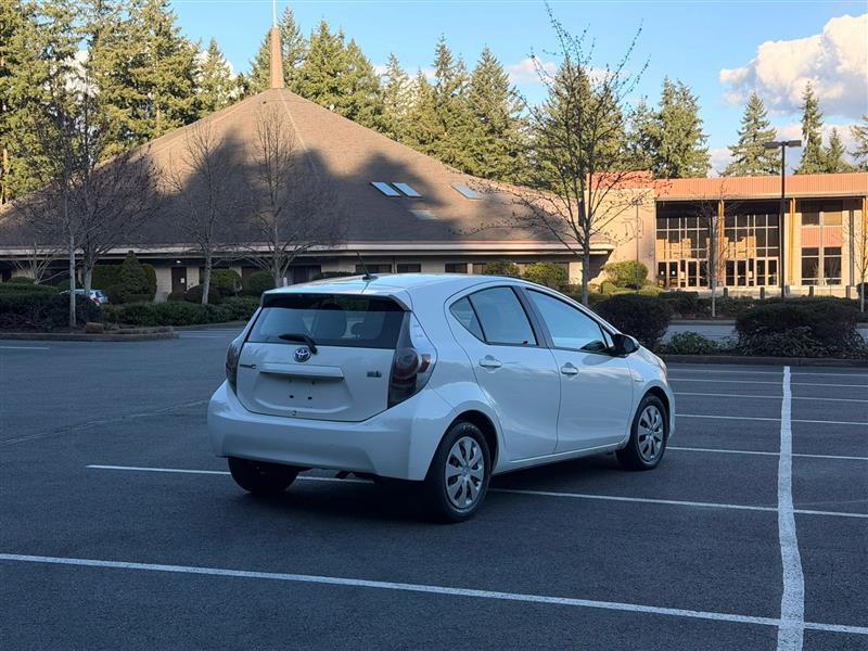 Toyota Prius c Three 2013