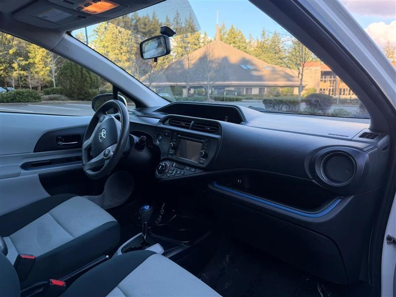 Toyota Prius c Three 2013