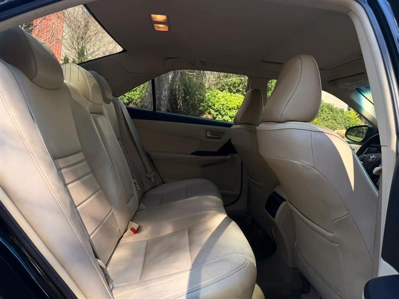 Toyota Camry Hybrid XLE 2015