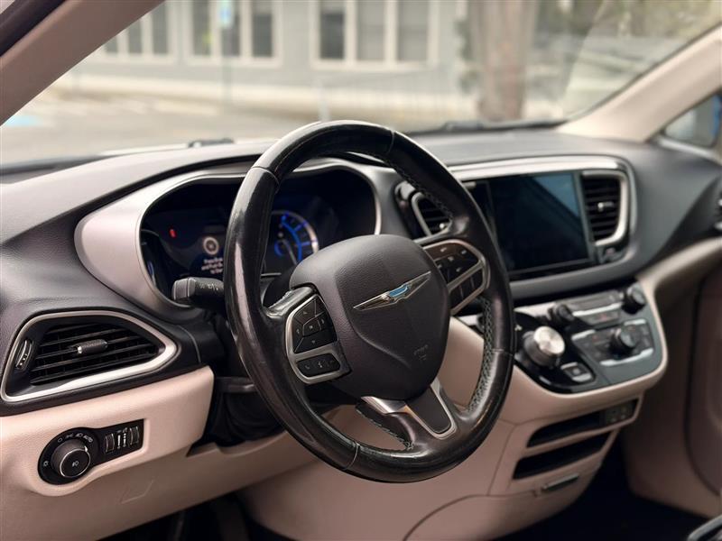 Chrysler Pacifica Hybrid Touring L 2020
