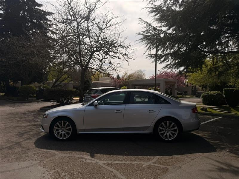 Audi A4 2.0T Sedan quattro Tiptronic 2012