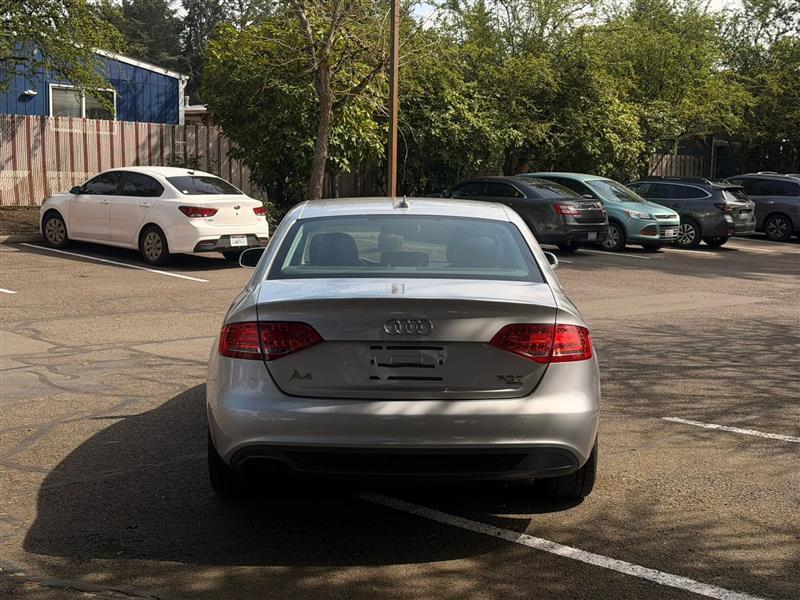 Audi A4 2.0T Sedan quattro Tiptronic 2012