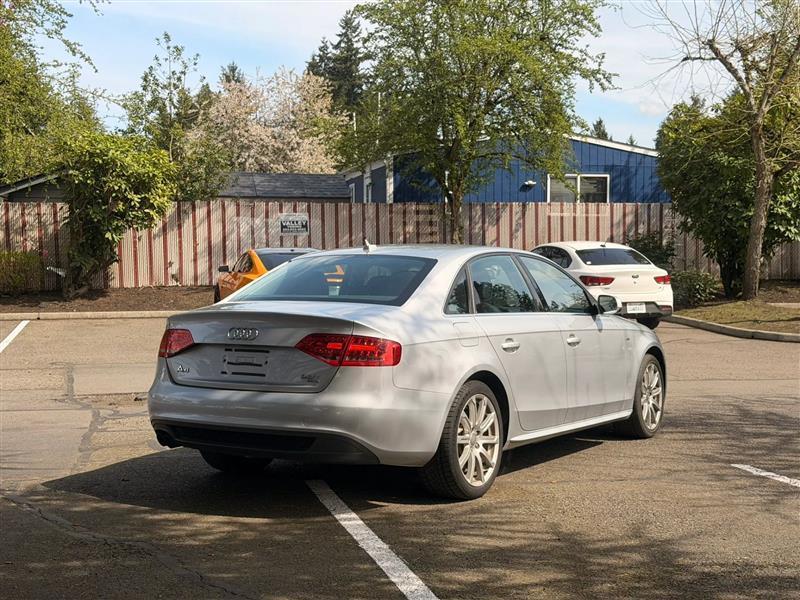 Audi A4 2.0T Sedan quattro Tiptronic 2012