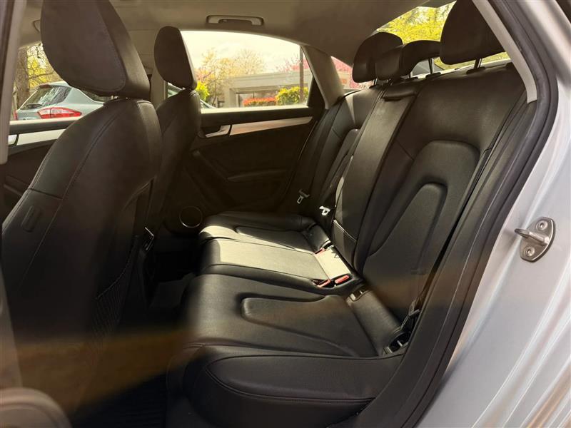 Audi A4 2.0T Sedan quattro Tiptronic 2012