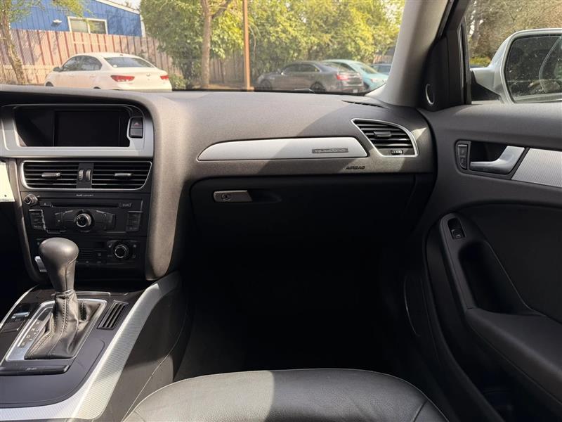 Audi A4 2.0T Sedan quattro Tiptronic 2012