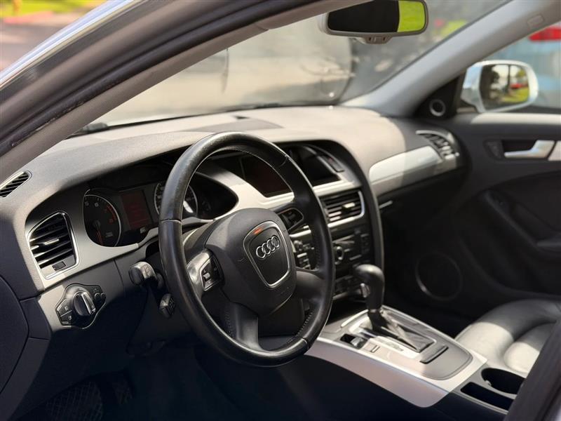 Audi A4 2.0T Sedan quattro Tiptronic 2012