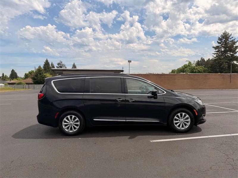 Chrysler Pacifica Touring-L 2017