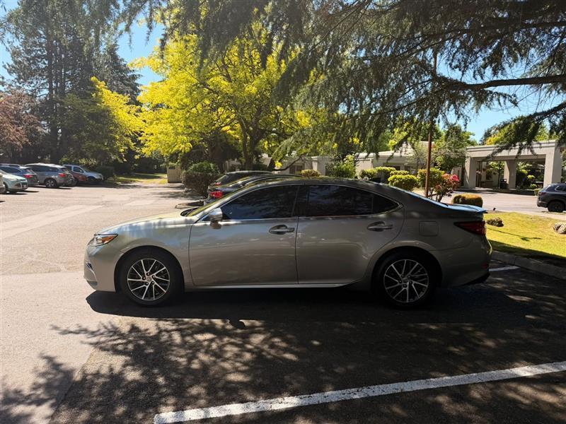 Lexus ES 350 Sedan 2016