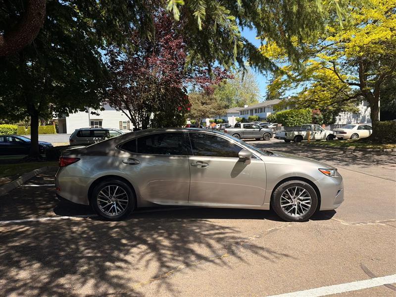 Lexus ES 350 Sedan 2016