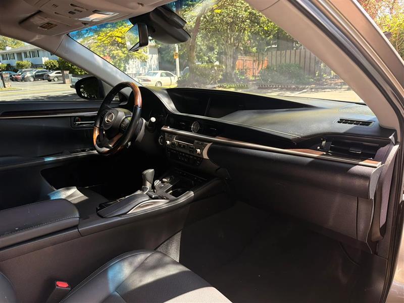 Lexus ES 350 Sedan 2016