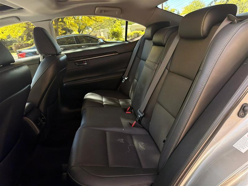 Lexus ES 350 Sedan 2016