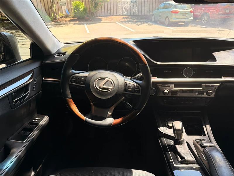Lexus ES 350 Sedan 2016
