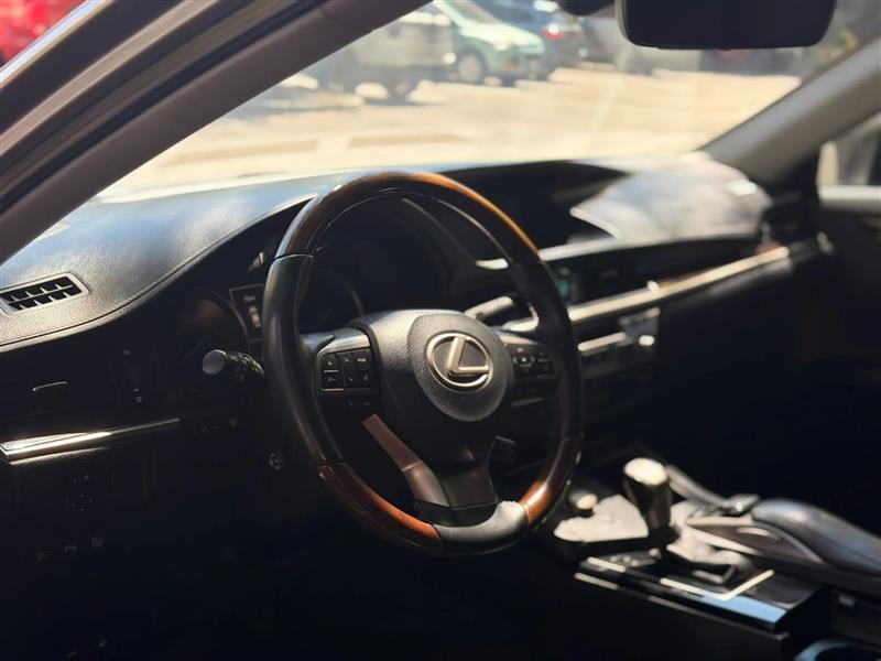 Lexus ES 350 Sedan 2016