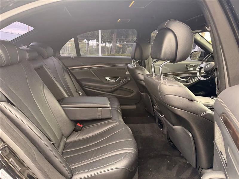 Mercedes-Benz S-Class S550 2015