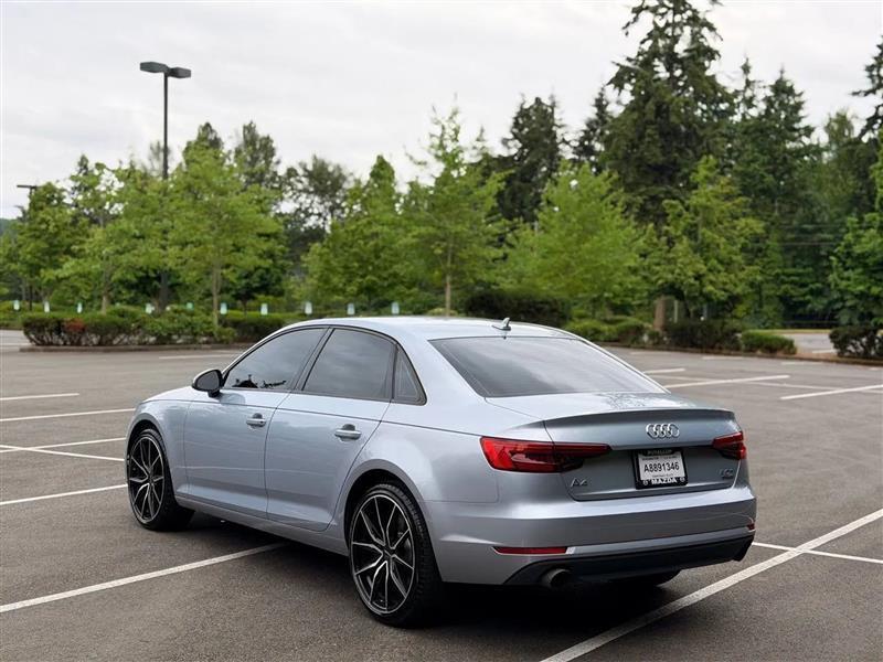 Audi A4 2.0T Premium quattro Sedan 2017