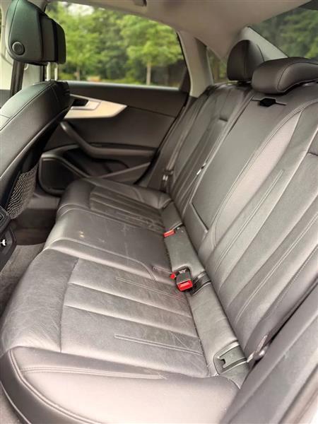Audi A4 2.0T Premium quattro Sedan 2017