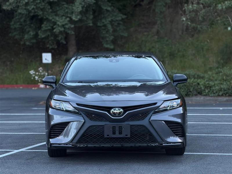Toyota Camry SE 2020