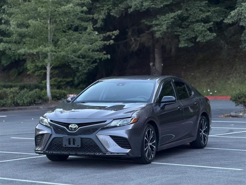 Toyota Camry SE 2020