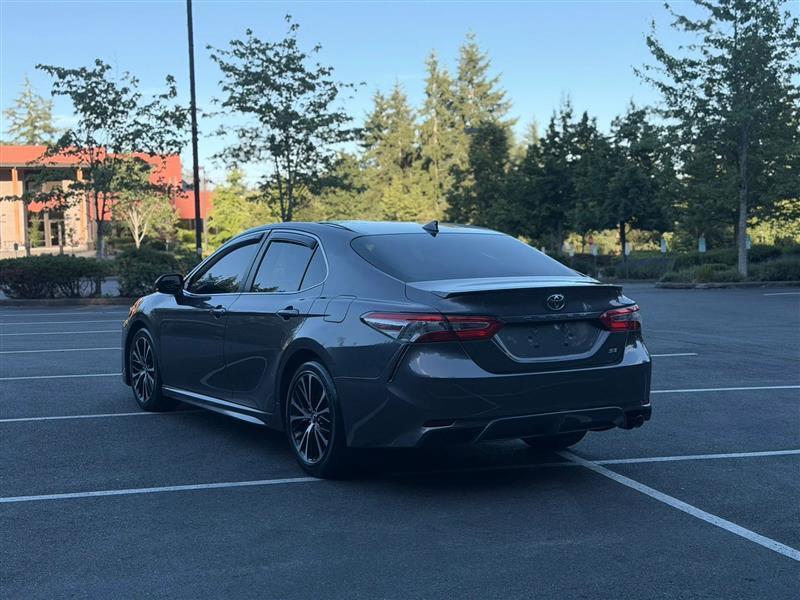 Toyota Camry SE 2020