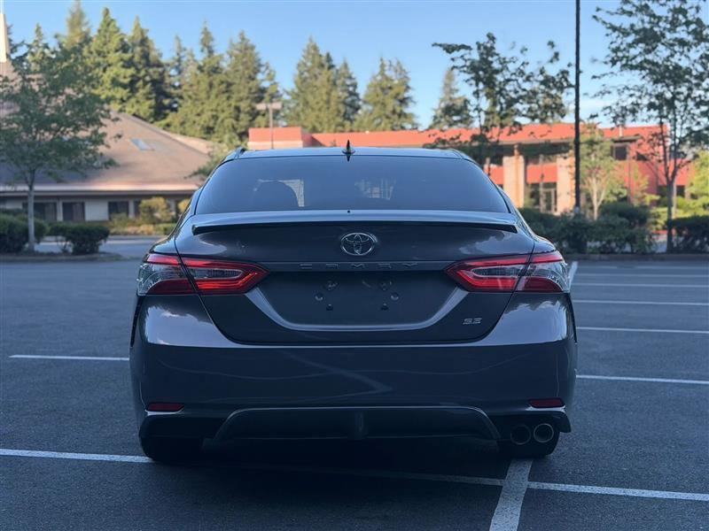 Toyota Camry SE 2020