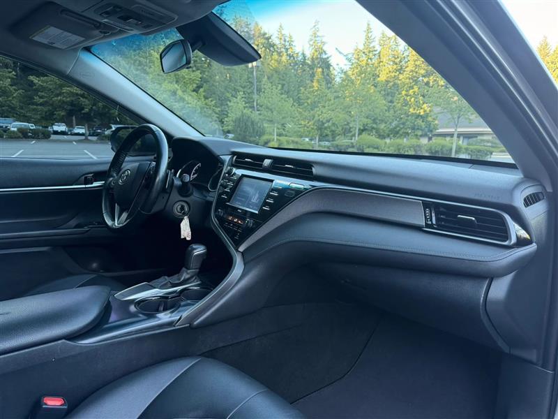 Toyota Camry SE 2020