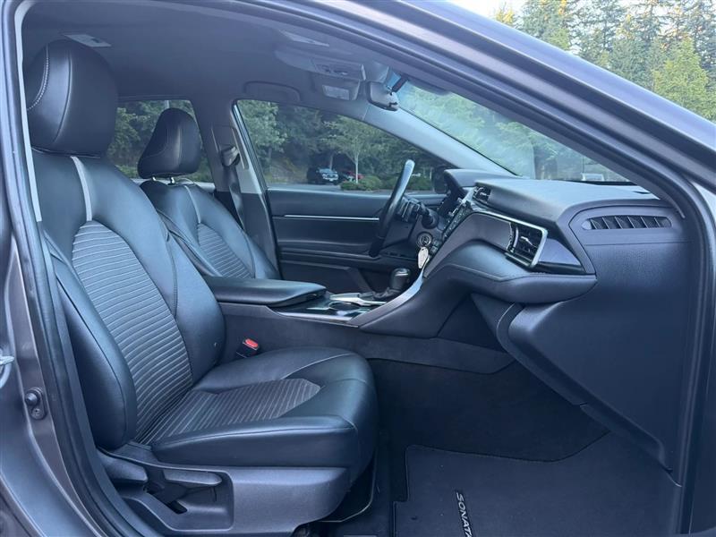 Toyota Camry SE 2020