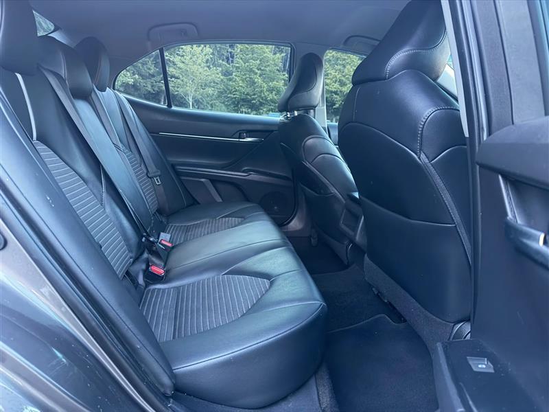 Toyota Camry SE 2020