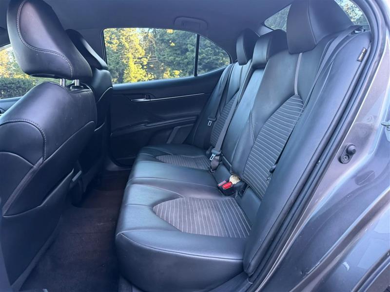 Toyota Camry SE 2020