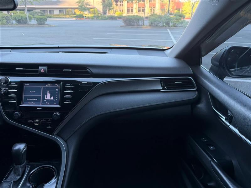 Toyota Camry SE 2020